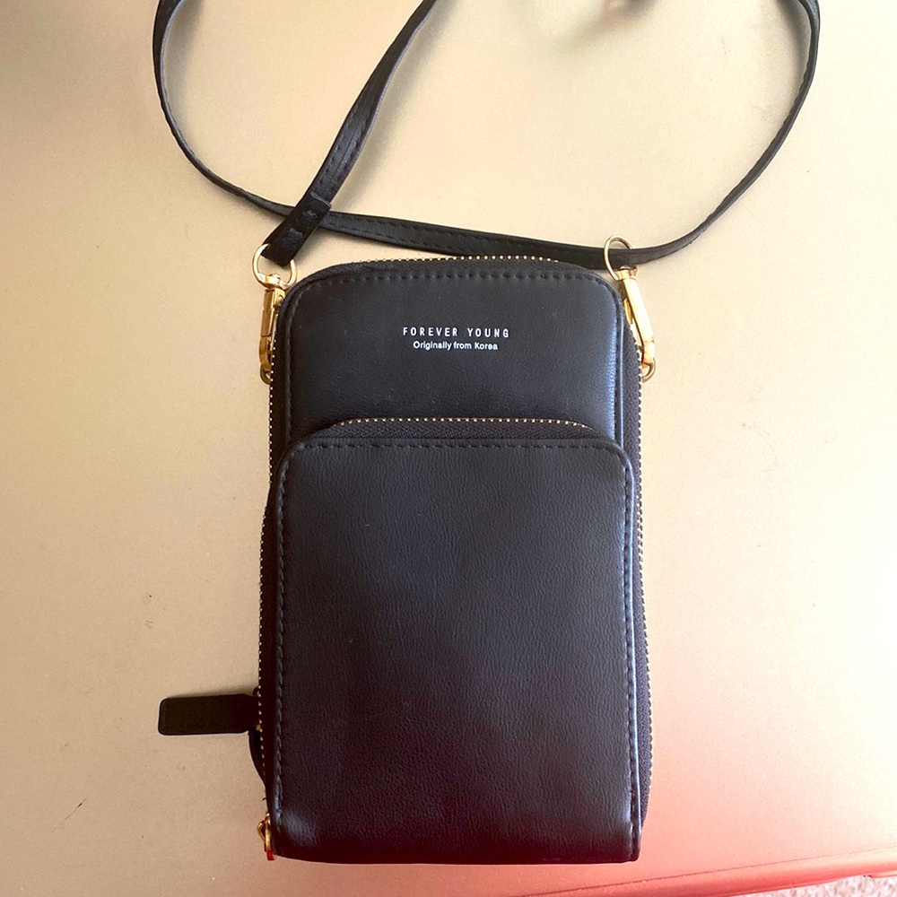 Crossbody travel purse